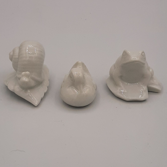 Vintage Pure White Small Porcelain Animal Figurines Japan Frog Snail Bird - Picture 2 of 7